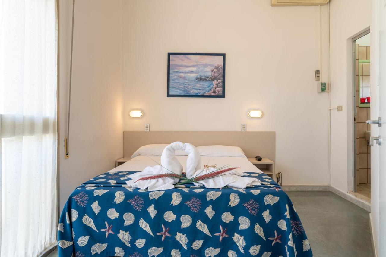 Hotel Montmartre Rimini Esterno foto