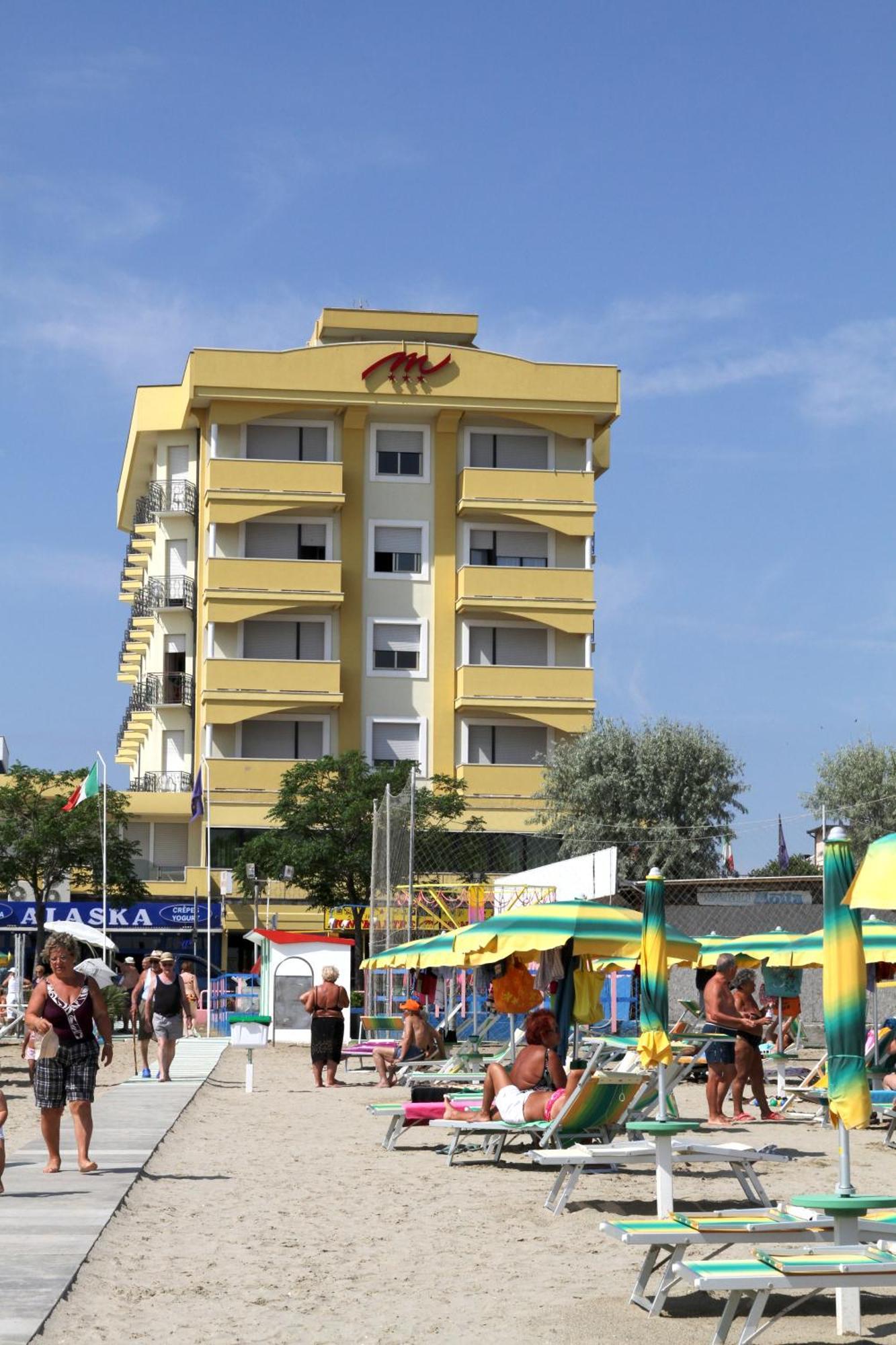 Hotel Montmartre Rimini Esterno foto