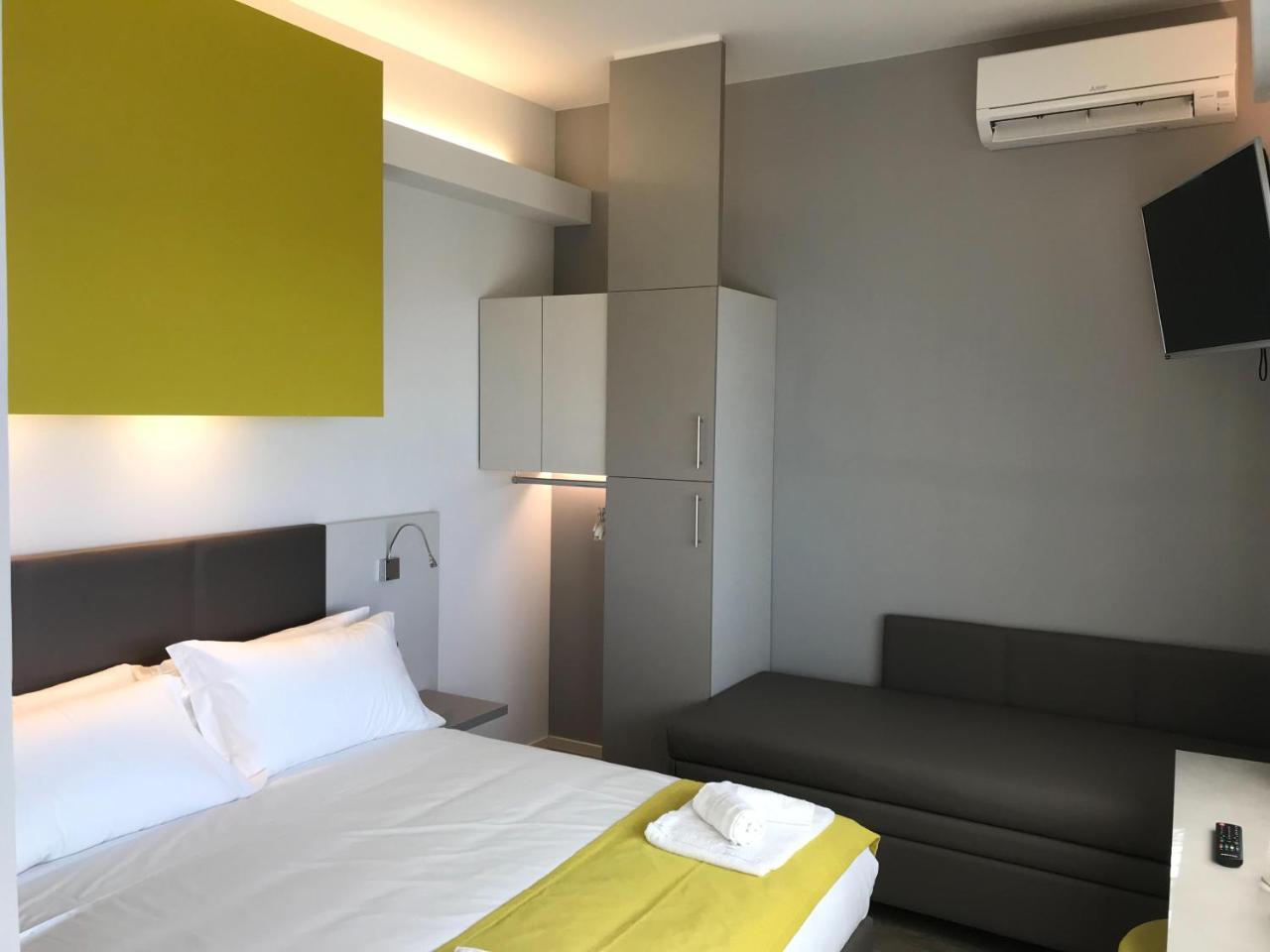 Hotel Montmartre Rimini Esterno foto