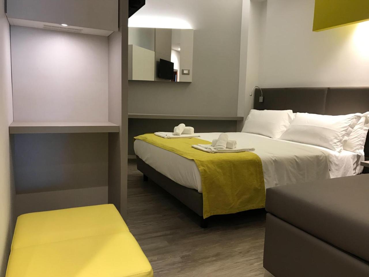 Hotel Montmartre Rimini Esterno foto